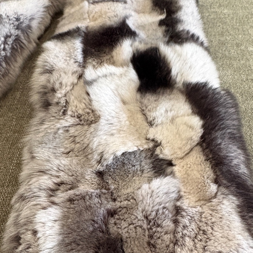 Elegant Chinchilla Rex scarf 🧣 - Picture 3 of 4